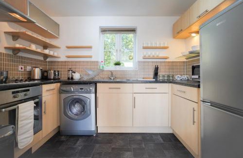 Pontprennau Apartment | Stylish Apartment with Private Parking