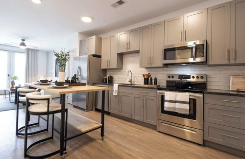 East Walnut HIlls Apartment | Stylish apartments near shops and entertainment