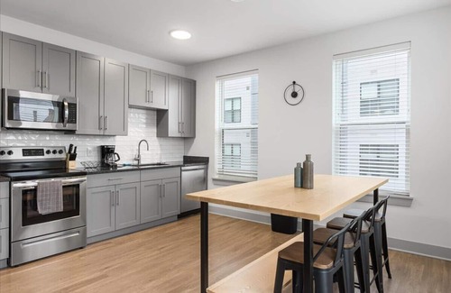 East Walnut HIlls Apartment | Stylish apartments near shops and entertainment