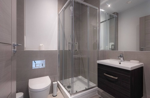 Uxbridge South Apartment | Stylish Apartments with Balcony for upper apartments & Free Parking in a prime location - Five Miles from Heathrow Airport