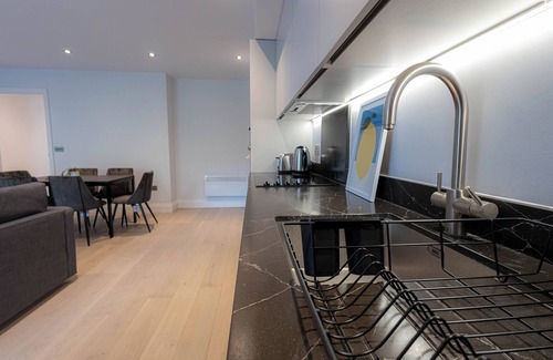 Uxbridge South Apartment | Stylish Apartments with Balcony for upper apartments & Free Parking in a prime location - Five Miles from Heathrow Airport