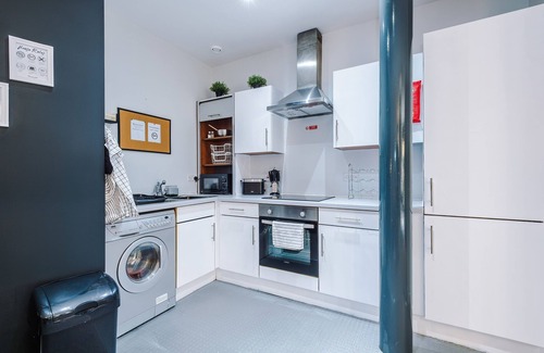 Baltic Triangle Apartment | Stylish Apt, Pool Table, Sleep 6, Central Location
