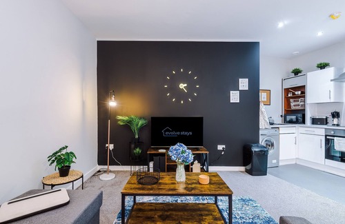 Baltic Triangle Apartment | Stylish Apt, Pool Table, Sleep 6, Central Location