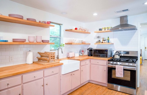 Holly House | Stylish, Artsy Bungalow, W/Patio - Central East Austin - 3BR - Pet Friendly!