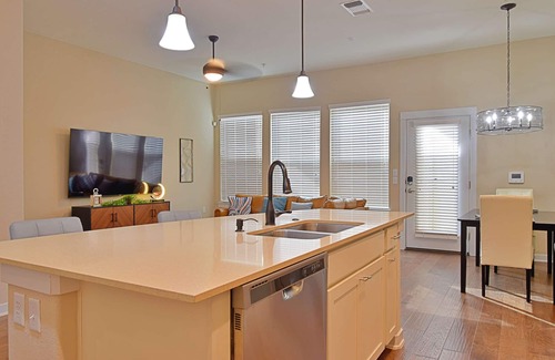 Mueller House | Stylish Austin Townhouse - King Suite, Pet Friendly, Garage, 6 mins to Downtown Austin, UT, the Capi