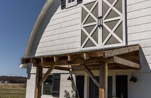 Three Oaks House | Stylish Barn House in Three Oaks- close to Journeyman, Beach