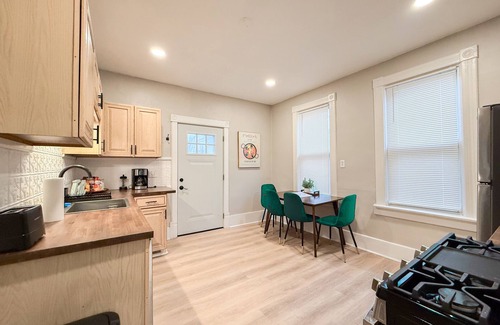 Bay View Apartment | Stylish Bayview Retreat- 12 min to Downtown MKE, Fiserv Forum & more!
