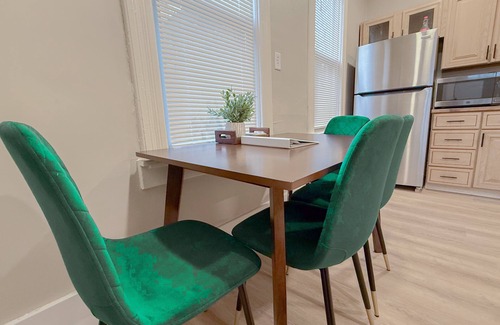 Bay View Apartment | Stylish Bayview Retreat- 12 min to Downtown MKE, Fiserv Forum & more!