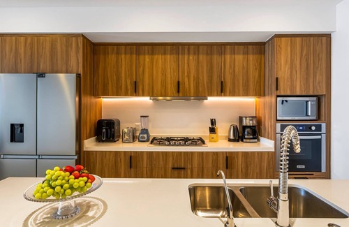 Las Glorias Apartment | Stylish Beachfront 2BR - Balcony & Pools