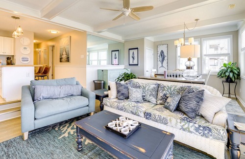 Emerald Isle Apartment | Stylish Beachfront Emerald Isle Escape w/ Deck!