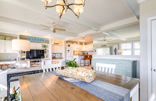 Emerald Isle Apartment | Stylish Beachfront Emerald Isle Escape w/ Deck!