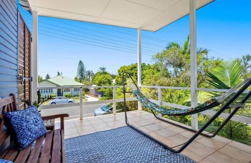 Moffat Beach Apartment | Stylish Beachouse 200m to Trendy Moffat Beach