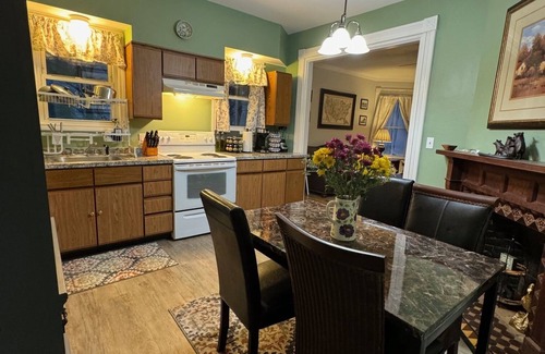Pittsfield Apartment | Stylish Berkshire Apartment conveniently located in the center of town