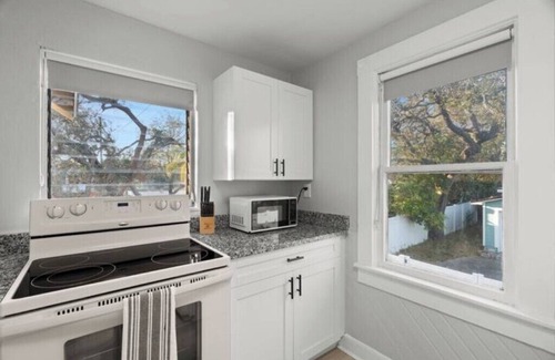 United Central Apartment | Stylish Boho Charm: Walk to Central Ave Beaches