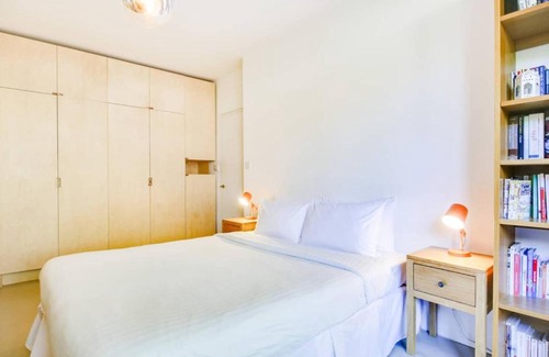 Hackney Apartment | Stylish bright apartment w private garden