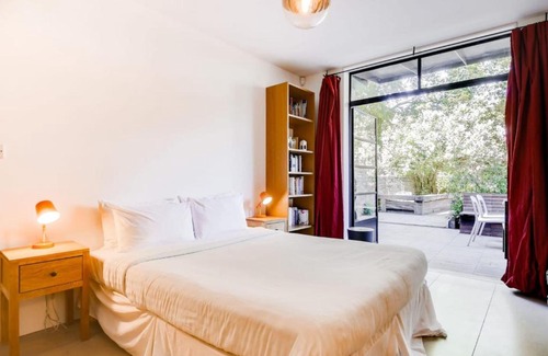 Hackney Apartment | Stylish bright apartment w private garden