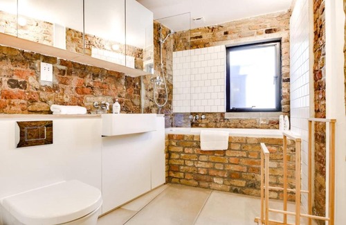 Hackney Apartment | Stylish bright apartment w private garden