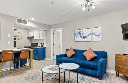 Garden Hills Apartment | Stylish Buckhead Condo Your Urban Getaway in ATL