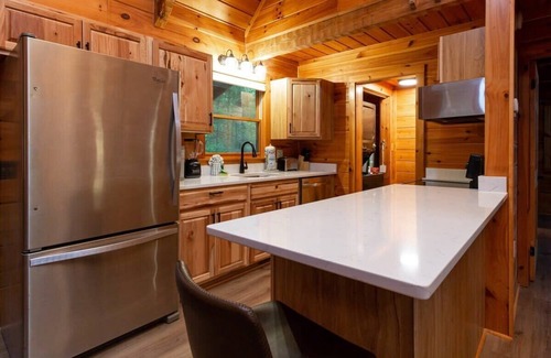 Gatlinburg - Pigeon Forge Cabin | Stylish Cabin Near Pigeon Forge