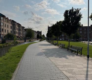 Merchiston Apartment | Stylish Canal-Side Retreat in Central Edinburgh