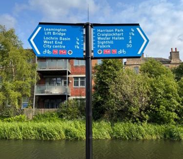 Merchiston Apartment | Stylish Canal-Side Retreat in Central Edinburgh