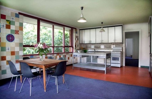 St Kilda Apartment | Stylish, Central, 3-Bedroom, 2-Bath Apartment in St Kilda with pool & trampoline