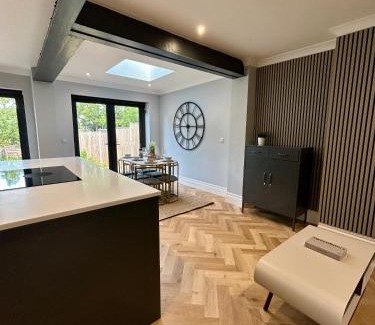 Norwich House | Stylish Central Norwich Stay Sleeps 6 Free Parking