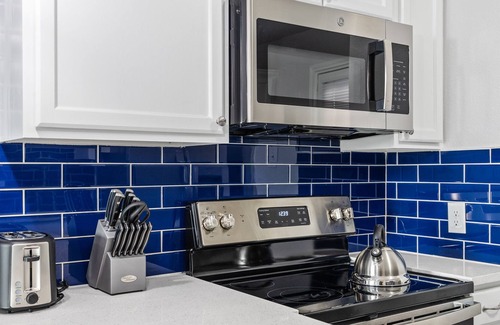 Carter Riverside House | Stylish & Charming! 5 Min. to Downtown!