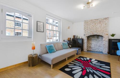 St Albans House | Stylish, City Centre Retreat
