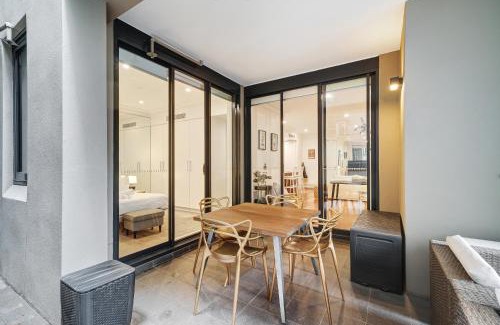 Rushcutters Bay Apartment | Stylish City Escape with Private Courtyard
