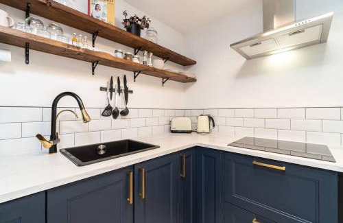 City Centre Glasgow Apartment | Stylish City Pad with Free Private Parking