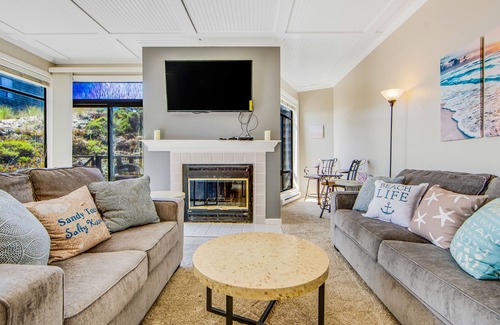 Watsonville Condo | Stylish coastal gem with ocean views, easy beach access, fast WiFi & modern feel