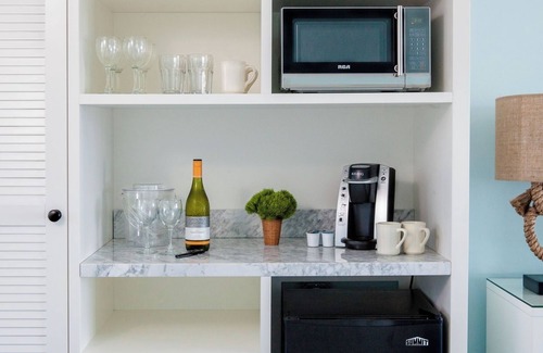 Cape May House | Stylish Coastal Living: Beachfront Relaxation with Pool & Entertainment, 3 Rooms