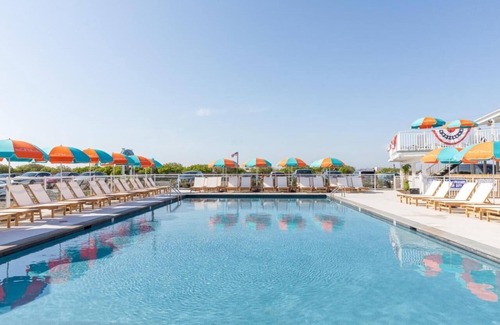 Cape May House | Stylish Coastal Living: Beachfront Relaxation with Pool & Entertainment, 3 Rooms