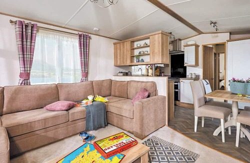 Holywell House | Stylish Comfort 3 (Pet)