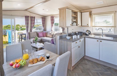 Holywell House | Stylish Comfort 3 (Pet)