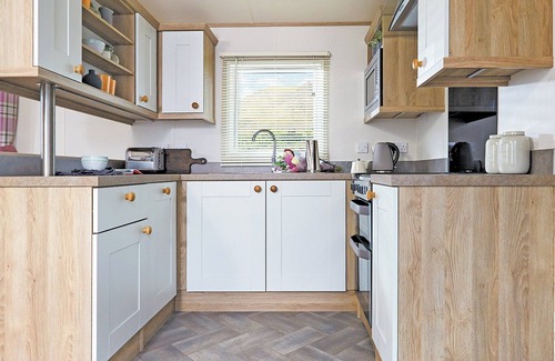 Holywell House | Stylish Comfort 3 (Pet)