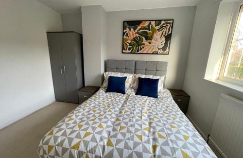Sheffield House | Stylish & Comfortable 3BR Spacious Home with Parking