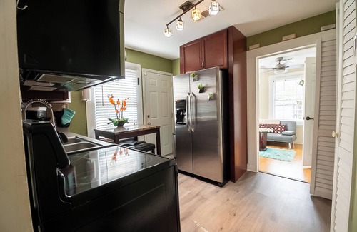 Pittsburgh House | Stylish & Comfy Retreat: 5-star Central Location - Backyard - BBQ - Free Parking