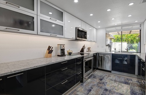 Sunrise Vista Chino Condo | Stylish Condo at Sunrise Racquet Club-Close to Palm Springs Shopping and Dining