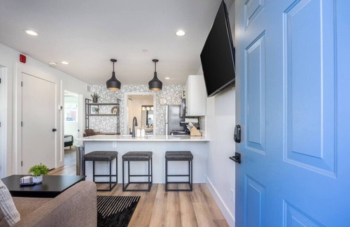 Hillsboro Village Apartment | Stylish Condo in Hillsboro Village 3 Beds + Parking