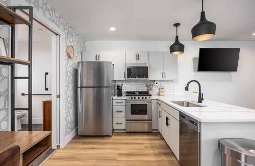 Hillsboro Village Apartment | Stylish Condo in Hillsboro Village 3 Beds + Parking