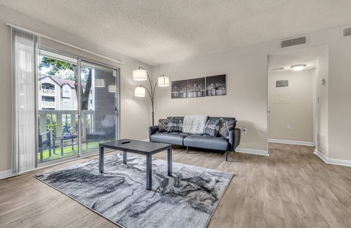 Atlantic Station Area Condo | Stylish Condo Near Midtown W/Pool Free Parking & Wheelchair Accessible