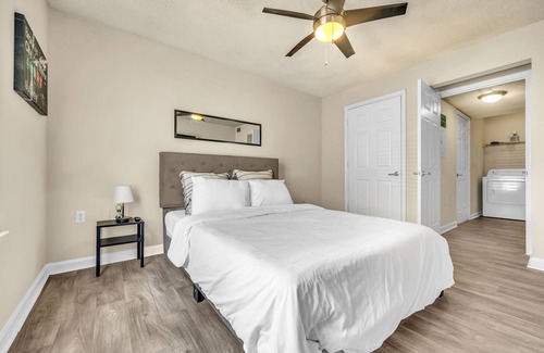 Atlantic Station Area Condo | Stylish Condo Near Midtown W/Pool Free Parking & Wheelchair Accessible