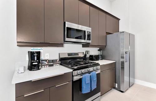 Reunion Hotel | Stylish Condo with Pool Table near Disney with Resort & Waterpark Access -.