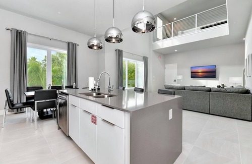 Reunion Hotel | Stylish Condo with Pool Table near Disney with Resort & Waterpark Access -.