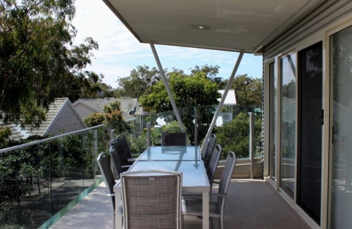 Hawks Nest House | Stylish Contemporary Townhouse, WiFi, Air-Con