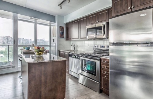 Bathurst Quay Hotel | Stylish Corner Panoramic | Steps to Lake & Downtown Core
