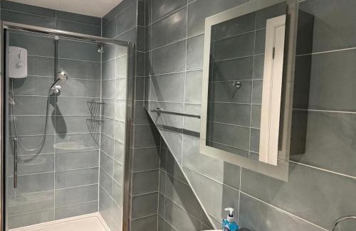 Northfleet Apartment | Stylish & Cosy 3 BR in Gravesend
