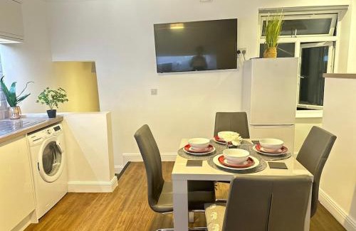 Northfleet Apartment | Stylish & Cosy 3 BR in Gravesend
